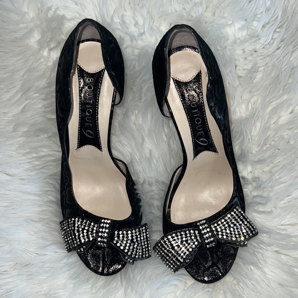 🔹 Boutique 9 Snakeskin Print with Rhinestone Bow Peep Toe Pump